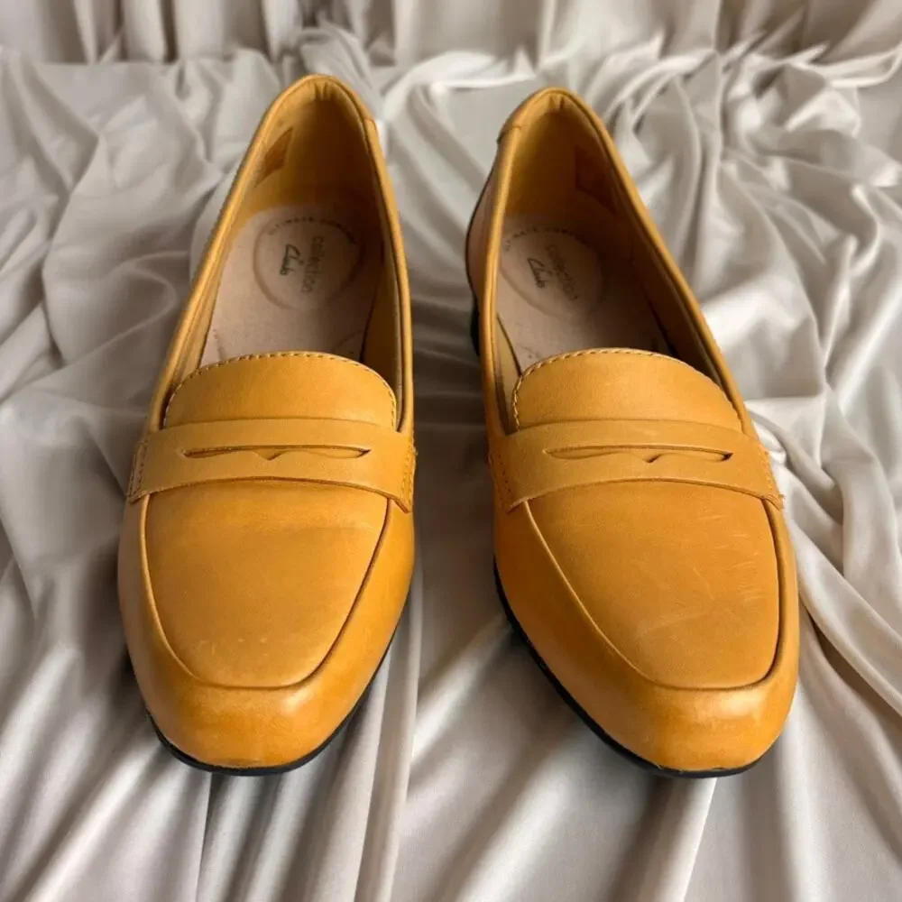 Clarks Juliet Coast Egg Yolk Yellow Leather Loafers - Size 7.5